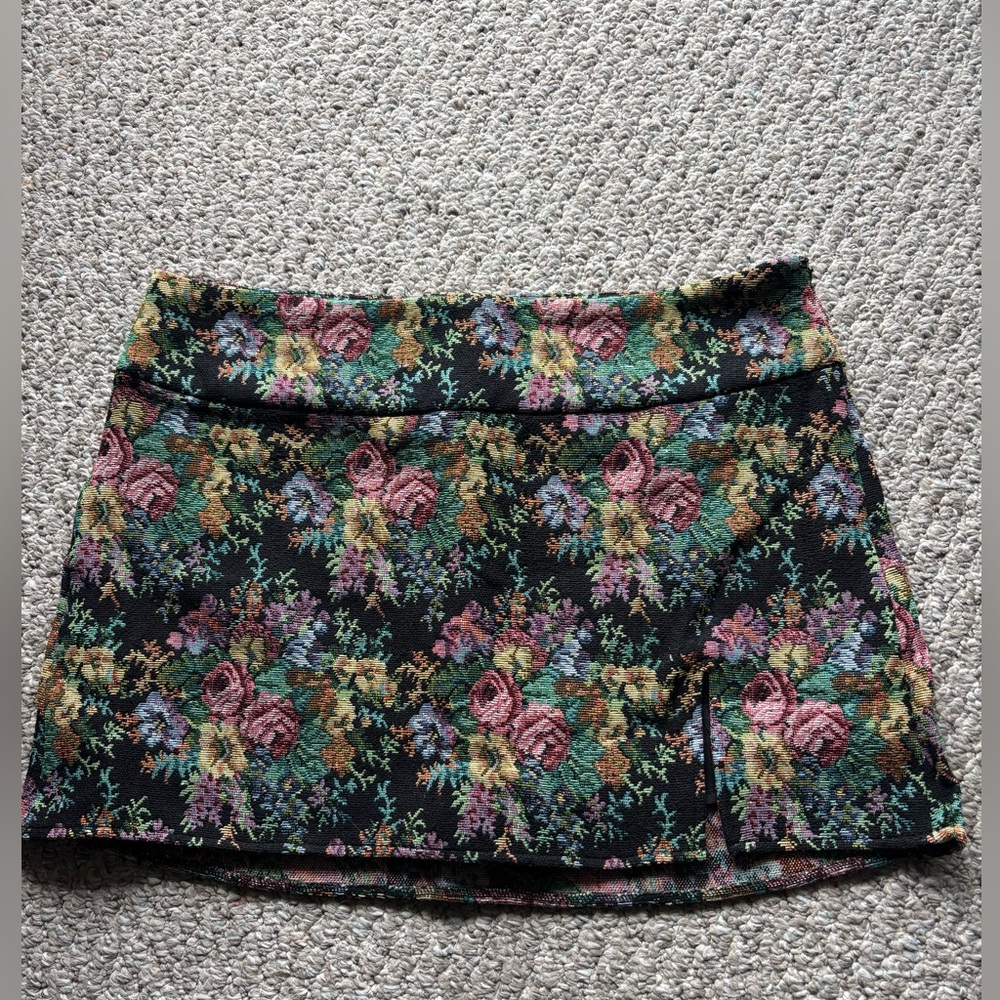 Amazing Lace floral skort